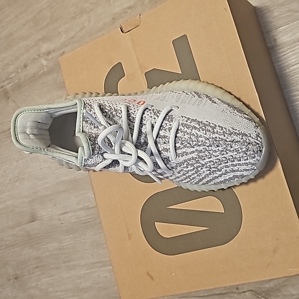 YEEZY 350 boost